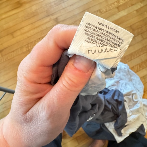 Full-size duvet cover and 2 shams. Excellent condition! - Picture 3 of 3